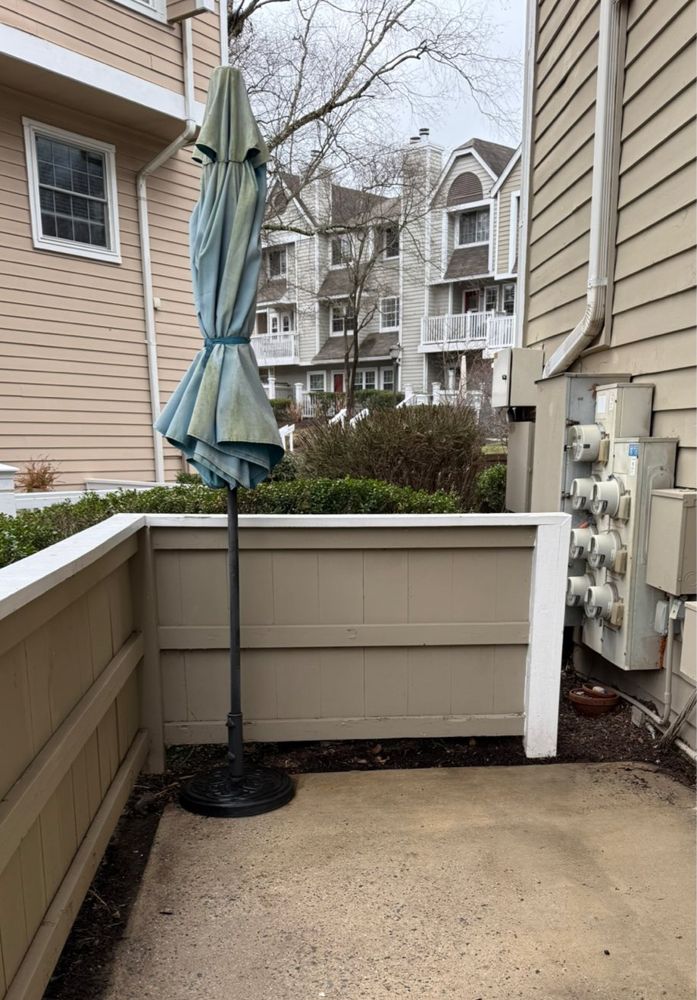 Clean HOA townhome patio